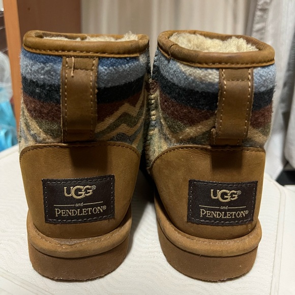 UGG Ugg/Pendelton Collab classic mini uggs. Chestnut brown with zigzag fabric. - Picture 3 of 6